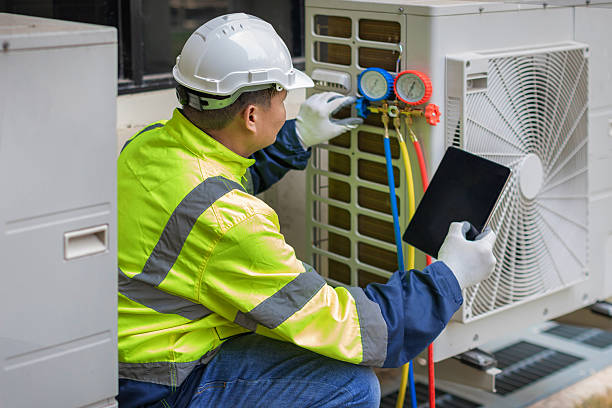 Professional Hvac technician working in Lutherville Timonium, MD
